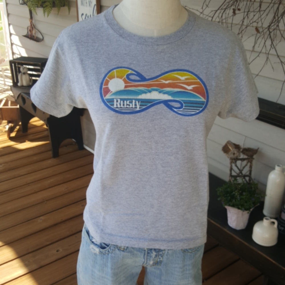 RUSTY ♡ RARE Vintage Gray Short Sleeve RUSTY Sunshine 'n Ocean Waves T-Shirt M